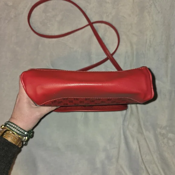 Gitano Vintage 80s Red Vinyl Crossbody Bag - Picture 10 of 12